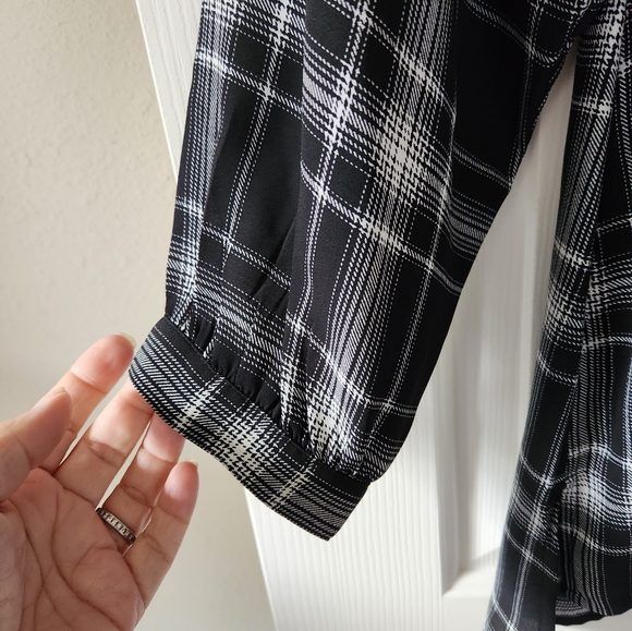 Loft Black & White Blouse Size Small - Picture 5 of 7